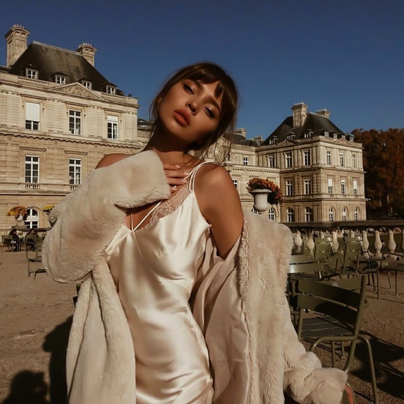 LINGERIE AESTHETIC MYSTERY BOX - Picture 2 of 8